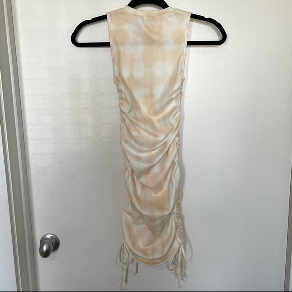 Lioness Bodycon Dress - Picture 4 of 4